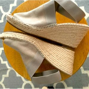 NEW Gentle Souls by Kenneth Cole Colleen Strappy Heels Size 9 Color Mushroom